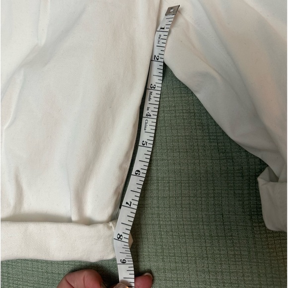 Kim Rogers white Bermuda shorts. Size 6. Elastic waist tummy control - Picture 7 of 7